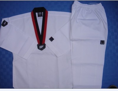 實用性與風采的結(jié)合 制服與工作服在現(xiàn)代企業(yè)中的關(guān)鍵作用
